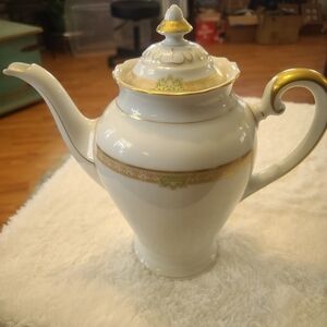 Hutschenreuther Hohenberg Germany Coffee Pot "Madeleine" Gold Floral WITH LID